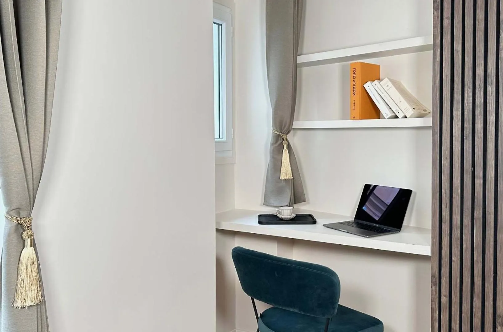 Typical Luxurious Parisian Getaway Apartment *